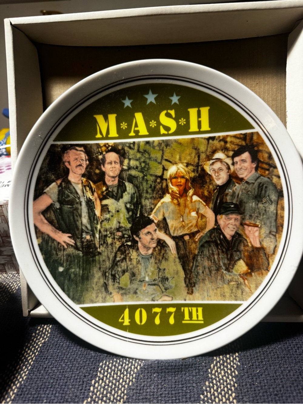 M*A*S*H 4077th Decorative Collector Plate - Olive & White